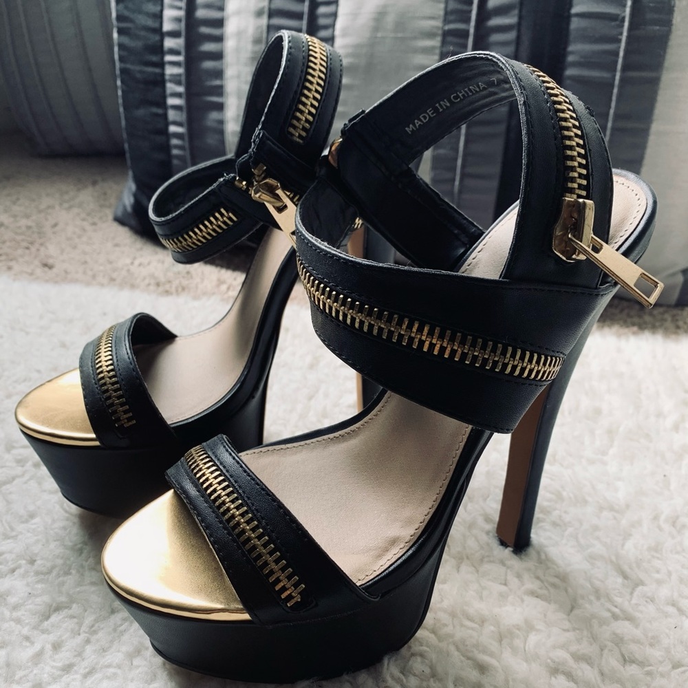 SOLD!!SALE🔥Bebe black zipper heels